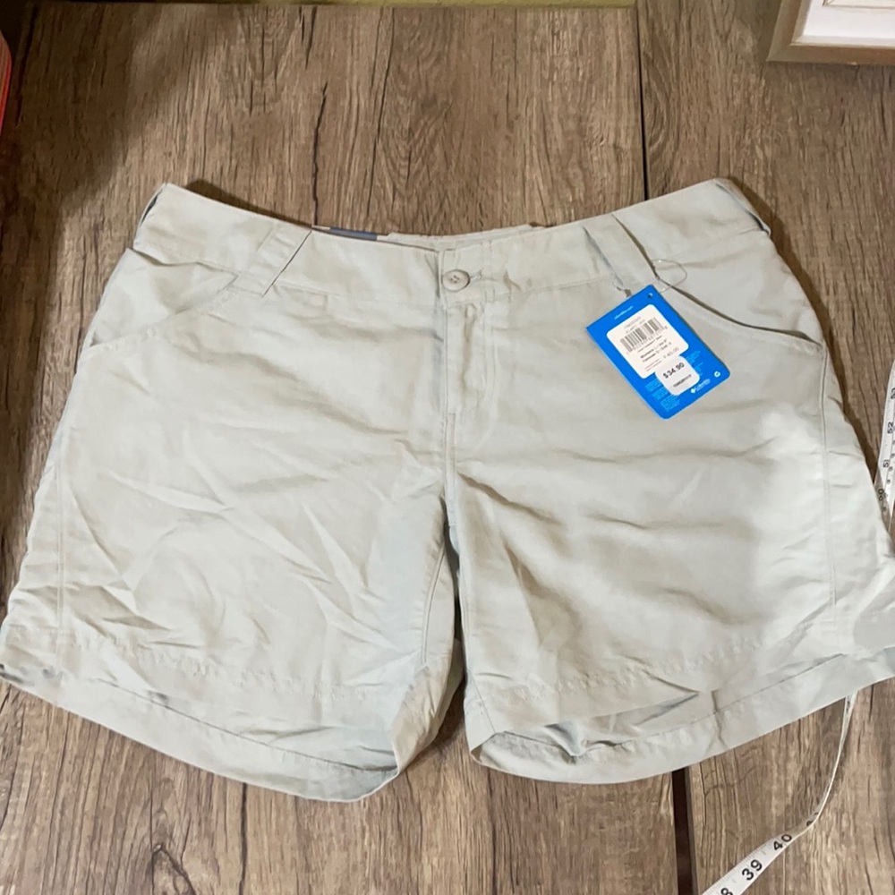 Columbia Womens PFG Omni Shade Light Grey Short Court NWT L